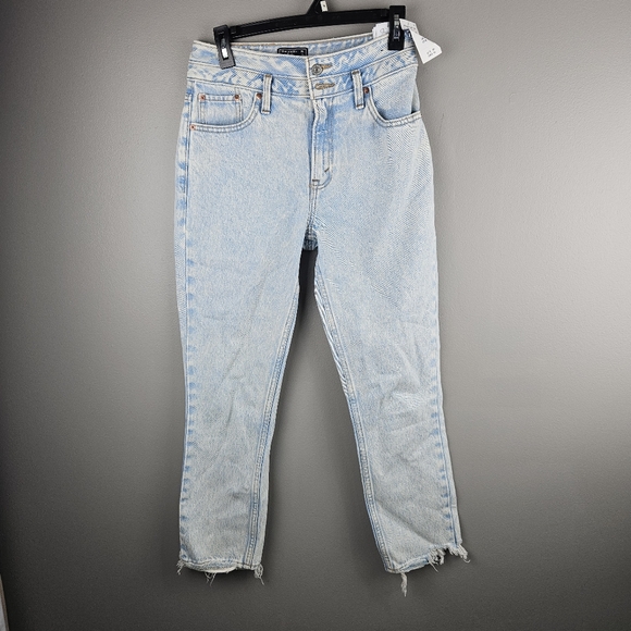 Abercrombie & Fitch Denim - Abercrombie & Fitch Mom Jean Light Wash Size 26/2